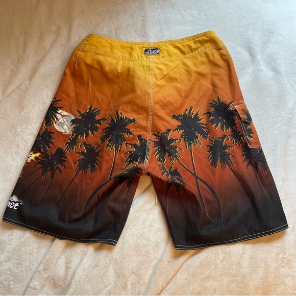 Rare Vintage Lost Enterprises Board Shorts Tropical Scene w/Anime Girl Size 32 - Picture 5 of 7